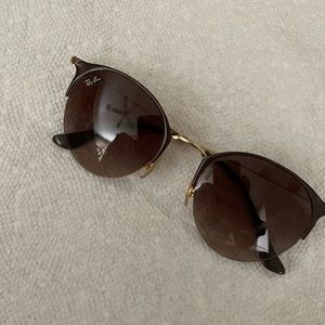 Lightly used Ray Ban women’s sun glasses